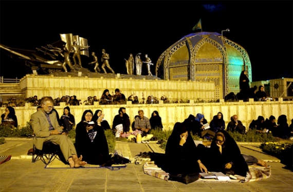 مراسم نورانی دومین شب از شبهای قدر در همدان برگزار شد+تصاویر