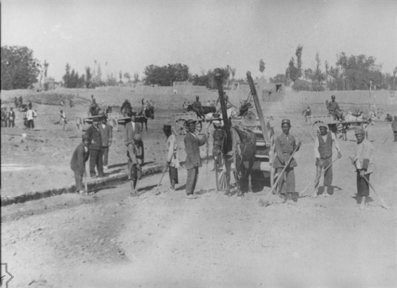 تصاویر کمتر دیده شده از مردم همدان در حدود یک قرن پیش تصاویر کمتر دیده شده از مردم همدان در حدود یک قرن پیش