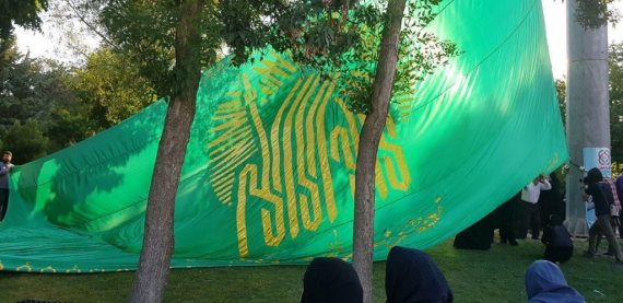 استقبال از خادمان رضوی و پرچم متبرک امام رضا(ع) در همدان