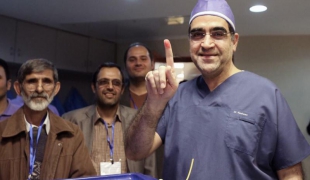 وزیر بهداشت هنگام جراحی رای داد+عکس