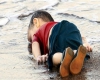 آب بازی کودکی که جهانی را غرق در بغض کرد